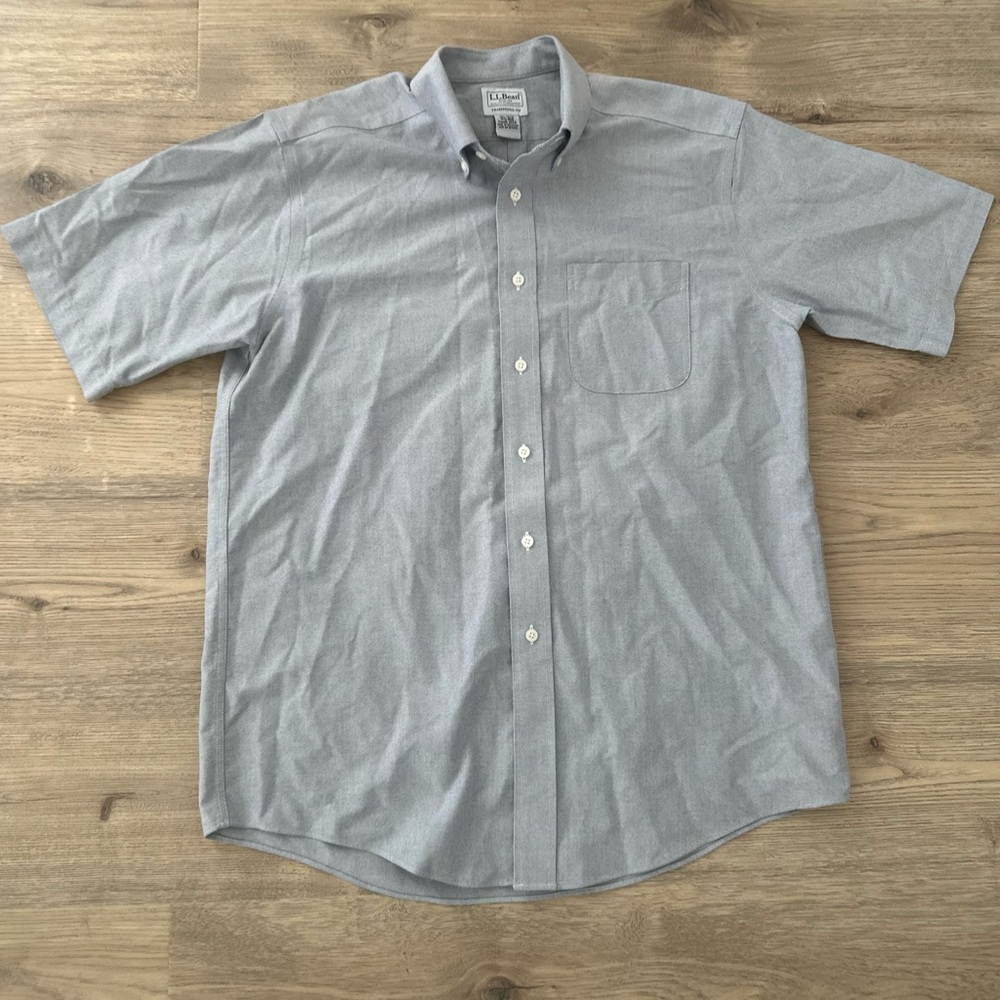 L.L. Bean Men’s Light Gray Short-Sleeve Button-Down Shirt